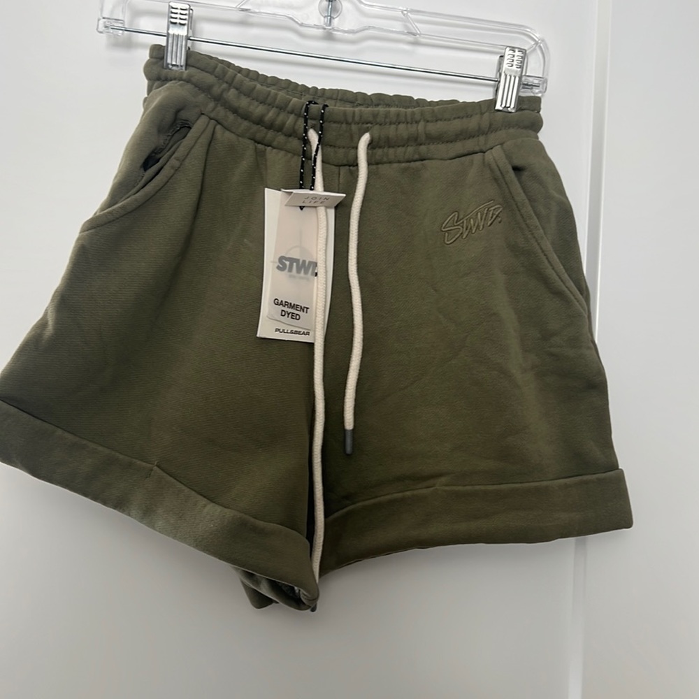 Pull&Bear STWD Garment Dyed Sweat Shorts in Olive 🆕